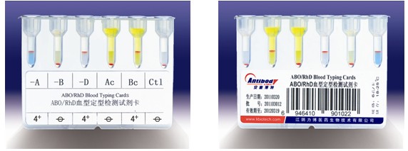 【試驗?zāi)康暮驮怼?    ABO血型鑒定是通過檢測被檢者紅細胞上是否存在A和/或B抗原（正定型）以及被檢者血漿中是否存在抗A和/或抗B抗體（反定型）來確定。  對于成年個體被檢者，紅細胞上的A和/或B抗原與血漿中的抗A和/或抗B抗體存在一種對應(yīng)關(guān)系。其獨特性質(zhì)在于：紅細胞上缺乏A和/或B抗原，則血清中存在與所缺乏的抗原對應(yīng)的強反應(yīng)性抗體，如紅細胞上缺乏A抗原，則可以預(yù)見血漿中存在抗A抗體。  常規(guī)的ABO定型必須包括正定型（紅細胞定型）和反定型（血漿定型），并將正反定型結(jié)果相互驗證，只有正反定型結(jié)果一致時才能準確定型。  Rh陽性和Rh陰性的鑒定是通過檢測被檢者的紅細胞上是否有D抗原，有D抗原為Rh陽性，沒有D抗原則為Rh陰性。  ABO/RhD血型定型檢測試劑卡采用凝膠作為微柱凝膠卡的填充物，將生物化學(xué)的凝膠分子篩過濾技術(shù)、離心技術(shù)和血型血清學(xué)的抗體特異性結(jié)合在一起，其中 抗A凝膠管中灌注了含抗A抗體的凝膠，抗B凝膠管中灌注了含抗B抗體的凝膠，抗D凝膠管中灌注了含IgM抗D抗體的凝膠。A細胞、B細胞及Ctl管中灌注 了不含血型抗體的凝膠，抗A、抗B及抗D凝膠管用于紅細胞上A、B及D抗原檢測，而A細胞、B細胞用于檢測血漿中的抗體，Ctl管用于自身對照。當(dāng)抗原抗 體反應(yīng)時，凝集的紅細胞在離心力的作用下不能通過凝膠而留在凝膠上層或游離在凝膠中，呈現(xiàn)陽性反應(yīng)；而抗原抗體沒有反應(yīng)時，未凝集的紅細胞在離心力的作用 下可通過凝膠而沉積在微柱凝膠管的底部，呈現(xiàn)陰性反應(yīng)。  20121212104122758.jpg       【ABO/RhD血型定型檢測試劑卡的用途】  1.?用于輸血前檢測  (1) 鑒定ABO血型，以備選擇ABO血型相配合的血液用于交叉配血。  (2) 鑒定RhD血型，以備選擇RhD血型相配合的血液用于交叉配血。  2.?用于圍產(chǎn)期檢查  (1)?用于產(chǎn)前夫婦的ABO、RhD血型檢測，進行新生兒溶血病產(chǎn)前預(yù)測。  (2)?用于產(chǎn)后母子的ABO、RhD血型檢測，進行新生兒溶血病產(chǎn)后診斷。  3.?用于常規(guī)ABO、RhD血型化驗檢查，如健康體檢等。  【樣本要求】  1.?建議使用抗凝的血樣，尤其是EDTA抗凝管采集的血樣，需要量2ml 。（EDTA抗凝采血管為紫帽管）。  2.?血液樣本在采集后48小時以內(nèi)檢測。  【所需儀器設(shè)備及耗材】  1.?ABO、RhD血型定型檢測試劑卡  2.?血型血清學(xué)離心機（用于離心分離血漿、洗滌紅細胞）  3.?微柱凝膠卡離心機  4.?微量移液槍及吸頭  【試驗操作】?  按照下列步驟進行操作  一、被檢血液樣本的處理及反定型A型、B型紅細胞的準備  1.?EDTA抗凝的血液樣本離心3000rpm 1分鐘，將上清血漿轉(zhuǎn)入一支12×75mm 試管中，余下的壓積紅細胞備用。如果血漿有不溶物（如混入的紅細胞）或不澄清透明，則需要將血漿再次離心，直到澄清透明不含不溶物為止。  2.?另取一支12×75mm試管中，加入0.1ml上述步驟1中的壓積紅細胞 ，用生理鹽水洗滌一次，棄上清，得到壓積紅細胞。  3.?在一支12×75mm試管中，加入1ml生理鹽水（或LISS液），加入步驟2中得到的壓積紅細胞10μl，混勻得到0.8~1%的被檢紅細胞懸液。  4.?將反定型A型、B型紅細胞用生理鹽水或LISS液配制成0.8~1%濃度。  二、ABO、RhD定型  1.?取ABO/RhD血型定型檢測試劑卡一片，注意檢查外觀，確保凝膠管的凝膠上層存在液面，凝膠不會干涸。將符合要求的卡進行標(biāo)記，按照試驗需要撕開封口膜。  2.?用微量移液槍分別向抗A、抗B、抗D孔及Ctl孔的每孔樣品槽中沿樣品槽內(nèi)壁呈45°角緩慢加入50μl 0.8~1%濃度的被檢者紅細胞懸液。  3.?向A細胞孔中加入50μl?0.8~1%的A型紅細胞懸液。  4.?向B細胞孔中加入50μl?0.8~1%的B型紅細胞懸液。  5.?分別向A細胞、B細胞、Ctl孔中加入25μl 被檢者血漿。  6.?在臺面交替輕扣卡左下角和右下角，確保所加入的液體在卡的樣品槽中呈水平狀態(tài)，而不是偏向一側(cè)。  7.?將卡放入微柱凝膠卡離心機離心，LB-3000低速離心機第一檔離心900rpm 2分鐘，再1500rpm 3分鐘，判讀結(jié)果并記錄。  【結(jié)果判讀及解釋】  1.?反應(yīng)陰、陽性的判讀  20121212104153407.jpg  【注意事項】  1. 建議在使用凝膠卡前先離心再應(yīng)用。  2. 若凝膠卡封口開裂、孔中凝膠干涸或有氣泡，不可使用。  3. 撕開凝膠卡封口膜時，不能用力過猛，以免造成凝膠微孔間的交叉污染。  4. 樣本采集后應(yīng)盡快檢測，若試驗需要延遲，應(yīng)將樣本置2~8℃下短期儲存。  5. 紅細胞懸液的濃度為0.8~1%，濃度過高或過低會影響檢測結(jié)果。  6. 溶血、脂血、細菌污染等情況的標(biāo)本會影響檢測結(jié)果。  7. 血漿或血清標(biāo)本須充分離心去除纖維蛋白，否則會阻止紅細胞在微柱凝膠中的沉降，出現(xiàn)假陽性。  8. 人源血液樣本存在潛在的傳染性，凝膠卡使用后按醫(yī)療生物垃圾處理。  9. 在Ctl孔（自身陰性對照）結(jié)果為陽性時，試驗結(jié)果無效。可能原因是由于被檢紅細胞已經(jīng)致敏IgM抗體導(dǎo)致自發(fā)凝集，此時可以用DTT將已經(jīng)致敏到紅細胞上的IgM抗體破壞后再行 ABO、RhD血型檢測。  10. 抗D凝膠不能鑒定弱D、部分D（如DⅥ）抗原。對于患者，如果抗D凝膠管中患者的紅細胞反應(yīng)為陰性，則確定為RhD陰性。  11. 若出現(xiàn)＜2+的弱陽性反應(yīng)，須做進一步試驗才能準確定型，即確認弱反應(yīng)是由于被檢者的抗原減弱還是凝膠微孔之間的交叉污染引起。  12. 若出現(xiàn)混合視野反應(yīng)，需要了解被檢者近期3個月內(nèi)是否有輸血史，或被檢者是否為骨髓移植患者。  13. 由于6月齡以下的嬰兒其血漿/血清中不似成人一樣存在可預(yù)見的抗A/抗B抗體，因此只做正定型不做反定型。  【ABO正反定型不一致原因分析】  如果血型定型正反定型結(jié)果不一致時，則不能準確定型，需要分析產(chǎn)生不一致的原因。 引起正反定型不一致的原因如下：  （一）正定型出現(xiàn)弱反應(yīng)或缺失抗原  1. A亞型、B亞型或AB亞型。  2. 白血病導(dǎo)致A或B抗原減弱。  3. 何杰金病（Hodgkin’s）有時會抑制抗原表達，與白血病類似。  4. 由于某種疾病（如腹腔癌、胰腺癌）導(dǎo)致血漿中存在大量的血型物質(zhì)，中和抗A或抗B抗體，引起正定型為假陰性或弱陽性。 需要將正定型的紅細胞用生理鹽水洗滌后再次定型可解決此問題。  5. 骨髓移植。  6. 非ABO同型輸血。  （二）正定型紅細胞上多余的抗原反應(yīng)  1. 自身凝集紅細胞、抗體致敏紅細胞導(dǎo)致。  2. 細胞未洗滌，血漿蛋白引起的假陽性反應(yīng)。  3. 細胞未洗滌，血漿中存在針對正定型試劑中某種成分的抗體導(dǎo)致。  4. 骨髓移植。  5. 獲得性B。     6. B（A）現(xiàn)象。?  7. ABO非相合輸注。?  （三）正定型出現(xiàn)混合視野反應(yīng)?  1. 近期輸血。?  2. 骨髓移植。?  3. 異卵雙胞胎或雙受精卵產(chǎn)生的嵌合體。?  4. 胎兒和母體出血。?  （四）反定型血清中出現(xiàn)弱反應(yīng)或反應(yīng)缺失?  1. 年齡相關(guān)：新生兒以及小于6月齡的嬰兒以及老年人。?  2. ABO亞型有亞型抗體，如A2、A2B型人的抗A1。?  3. 低球蛋白血癥（如白血病人、使用免疫抑制劑患者、免疫缺陷患者）。?  4. 移植患者使用抗排異藥物。?  5. 雙胞胎或雙受精卵產(chǎn)生的嵌合體。?  （五）反定型出現(xiàn)多余的抗體反應(yīng)?  1. 冷自身抗體。?  2. 特異性冷同種抗體A。?  3. 血清中存在針對試劑紅細胞保存液成分的抗體。?  4. 某些疾病導(dǎo)致球蛋白水平增高（多發(fā)性骨髓瘤、巨球蛋白血癥、Hodgkin’s　淋巴瘤）引起緡錢狀凝集。　  5. 輸用大分子血漿擴容劑。?  6. 非ABO同型的移植。?  7. 靜脈注射免疫球蛋白。?  （六）技術(shù)方面的錯誤?  1. 血液樣本被污染，如混入其他人樣本。?  2. 被檢紅細胞的濃度過高或過低。?  3. 忘記在反應(yīng)體系中加入檢測樣本或試劑。?  4. 未按照試劑使用說明進行試驗。?  5. 離心步驟離心時間不足或離心時間超時。?  6. 對試驗結(jié)果記錄或判讀不正確。